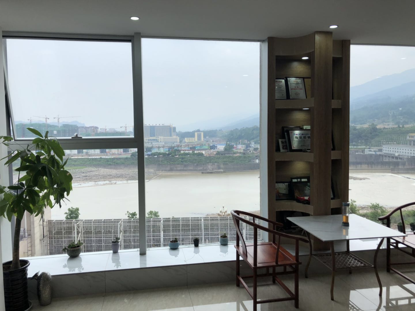 明装暖气片安装的过程